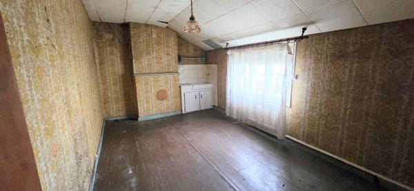 MAISON DE BOURG A RENOVER