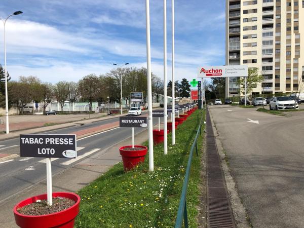 Dpt Rhône (69), à vendre LYON 5EME ARRONDISSEMENT MURS Local commercial de 87m2 dans la galerie marchande Auchan Champvert