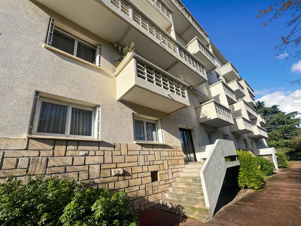 Appartement 3 pièces à Palaiseau - Double balcon et bon état général