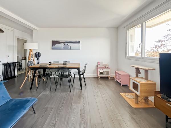 Appartement 3 pièces à Palaiseau - Double balcon et bon état général