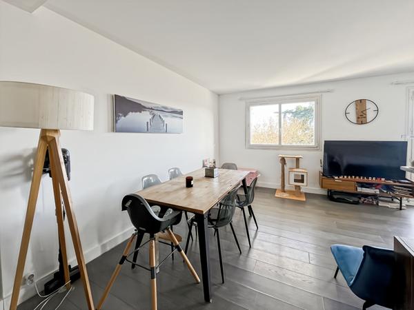 Appartement 3 pièces à Palaiseau - Double balcon et bon état général