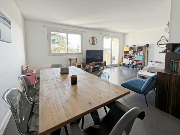 Appartement 3 pièces à Palaiseau - Double balcon et bon état général