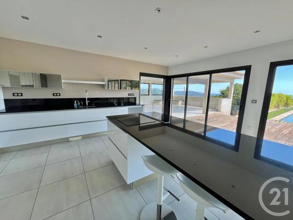 Maison à vendre  6 pièces - 240 m 2   LA CADIERE D AZUR  - 83