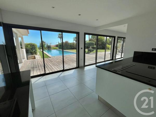 Maison à vendre  6 pièces - 240 m 2   LA CADIERE D AZUR  - 83
