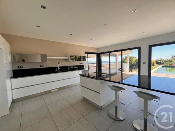 Maison à vendre  6 pièces - 240 m 2   LA CADIERE D AZUR  - 83