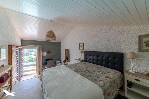 Maison 255 000 € Puymirol 4 p 205 m² DPE D