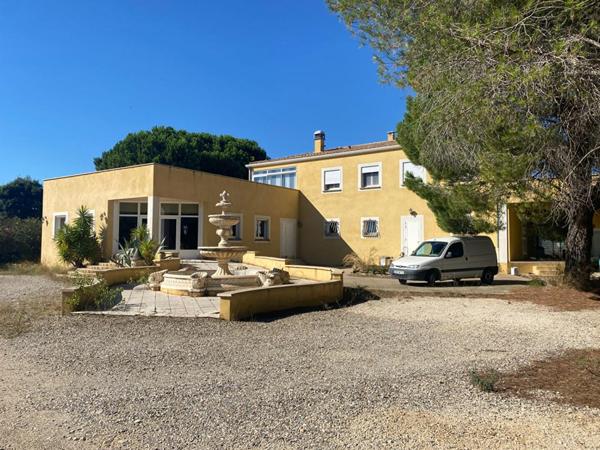 EXCLUSIVITE ISTRES - MURS COMMERCIAUX LIBRES avec LOGEMENT + TERRAIN CONSTRUCTIBLE, 625 m²