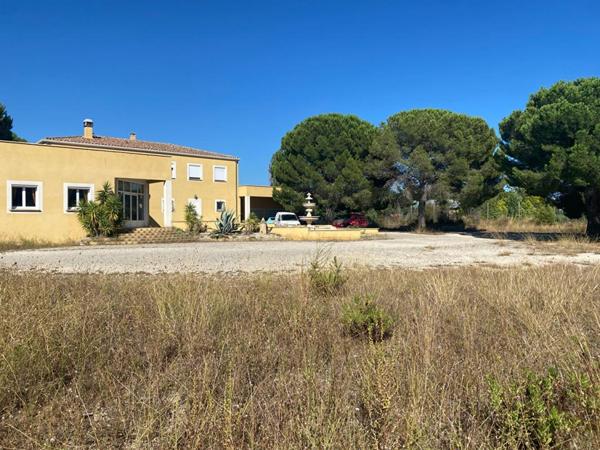 EXCLUSIVITE ISTRES - MURS COMMERCIAUX LIBRES avec LOGEMENT + TERRAIN CONSTRUCTIBLE, 625 m²