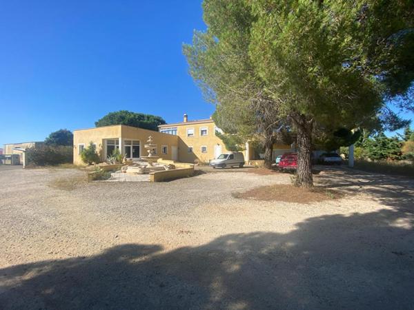 EXCLUSIVITE ISTRES - MURS COMMERCIAUX LIBRES avec LOGEMENT + TERRAIN CONSTRUCTIBLE, 625 m²