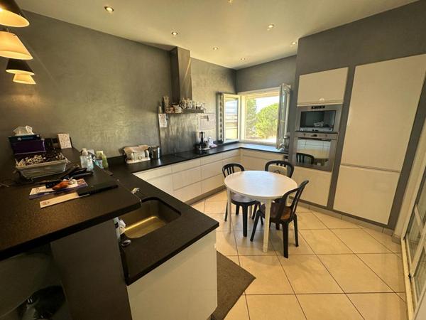 EXCLUSIVITE ISTRES - MURS COMMERCIAUX LIBRES avec LOGEMENT + TERRAIN CONSTRUCTIBLE, 625 m²