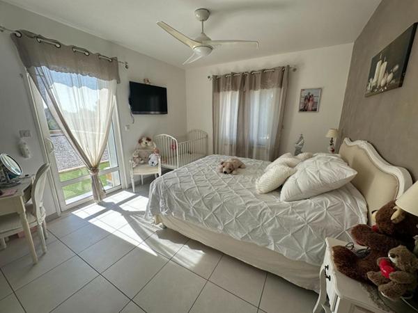 EXCLUSIVITE ISTRES - MURS COMMERCIAUX LIBRES avec LOGEMENT + TERRAIN CONSTRUCTIBLE, 625 m²