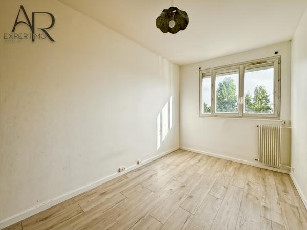 Villeneuve-la-Garenne (92390) T3 - VILLENEUVE-LA-GARENNE - BALCON - CAVE - PARKING