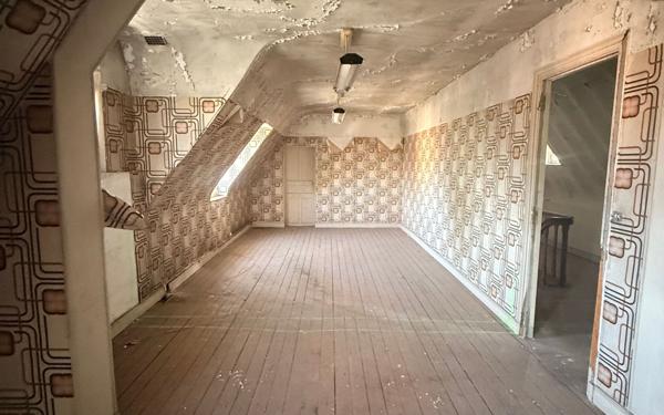 Maison à vendre    7 pièces • 340 m2 Saint-Quentin