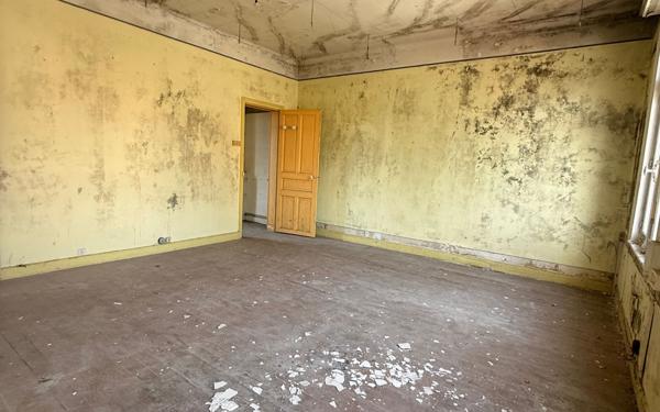 Maison à vendre    7 pièces • 340 m2 Saint-Quentin