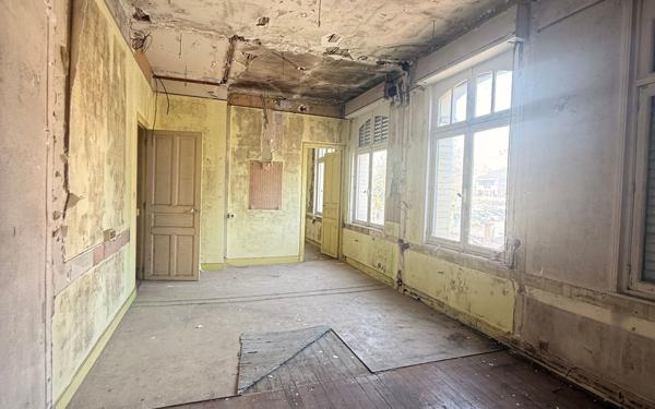 Maison à vendre    7 pièces • 340 m2 Saint-Quentin