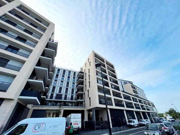 Parking · Location Bordeaux (33100)