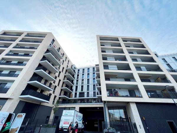 Parking · Location Bordeaux (33100)
