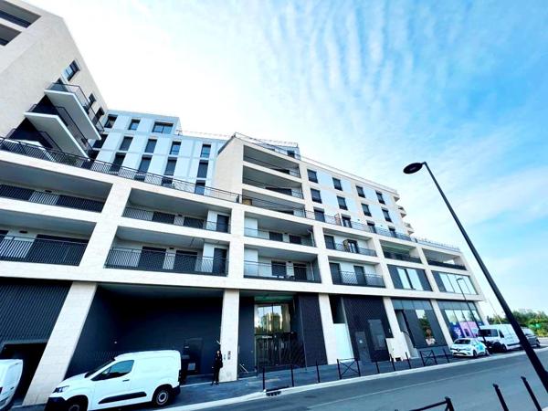 Parking · Location Bordeaux (33100)