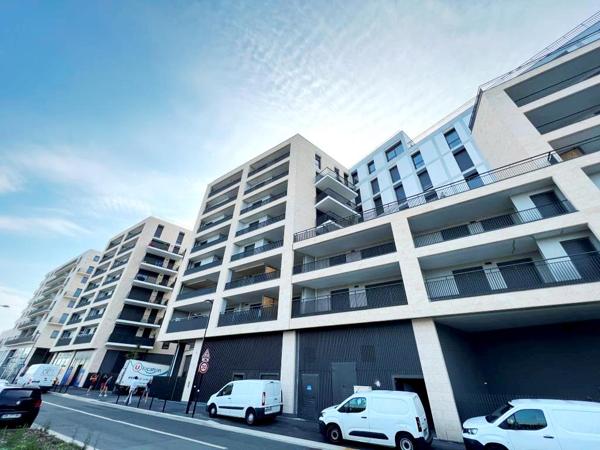 Parking · Location Bordeaux (33100)