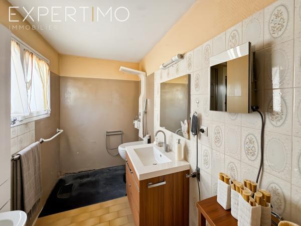 Castelnau-le-Lez (34170) Maison à fort potentiel avec jardin, piscine et grand garage