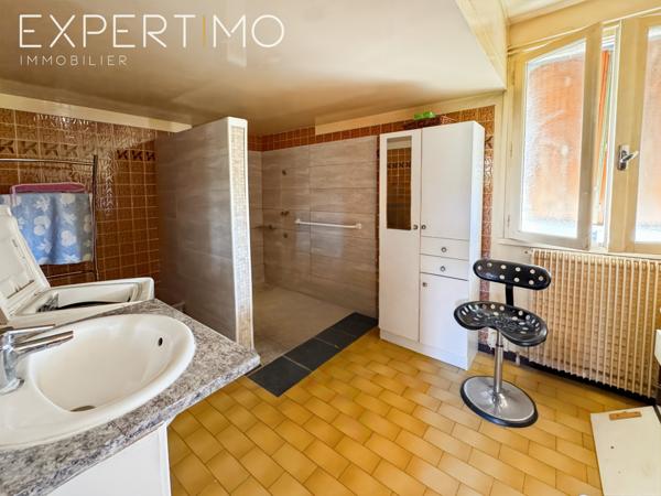 Castelnau-le-Lez (34170) Maison à fort potentiel avec jardin, piscine et grand garage