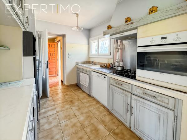 Castelnau-le-Lez (34170) Maison à fort potentiel avec jardin, piscine et grand garage