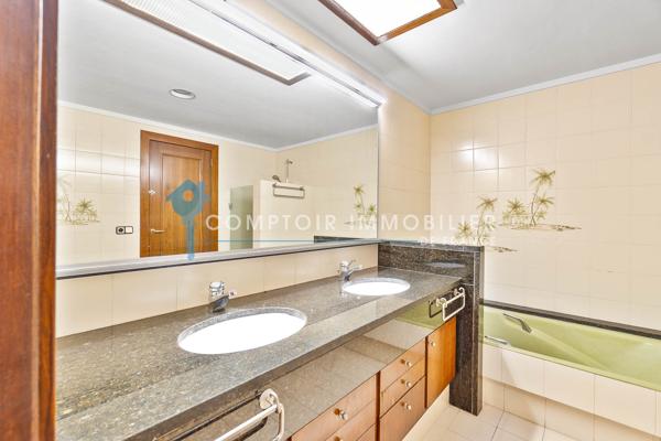 Maison 8 pièce(s) 7 chambre(s) 704 m²