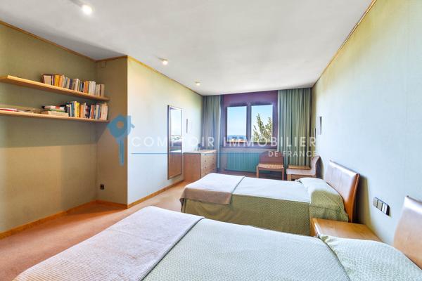 Maison 8 pièce(s) 7 chambre(s) 704 m²