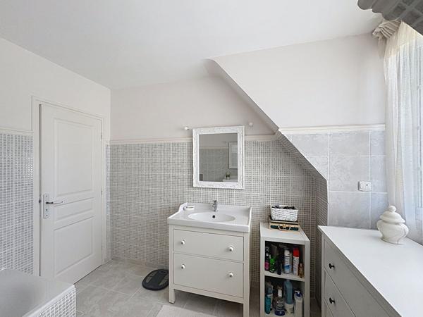 Maison d'exception à vendre à Brest - 7 pièces, 4 chambres dans un cadre de vie privilégié