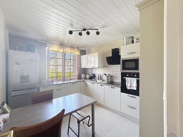 Maison d'exception à vendre à Brest - 7 pièces, 4 chambres dans un cadre de vie privilégié