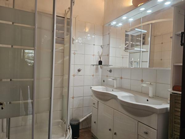 Bernica – Fort potentiel - 187 m² de surfaces (100 m² habitables + annexes) sur 1 070 m² de terrain