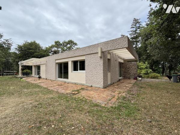 PLOEMEUR - KERVINIO - Maison de 230 m² avec installation équestre et hangar sur terrain de 17 440 m²