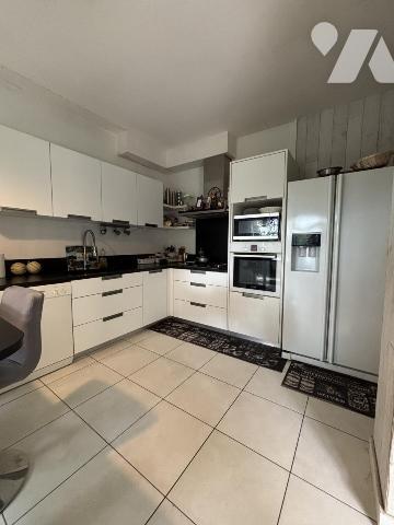 PLOEMEUR - KERVINIO - Maison de 230 m² avec installation équestre et hangar sur terrain de 17 440 m²