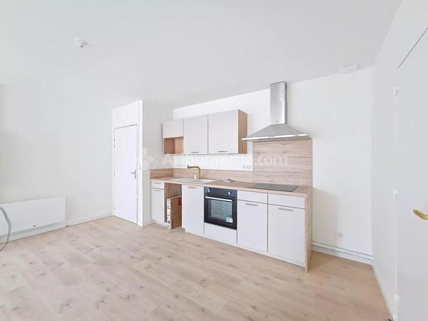 Location                                                      Appartement
                        
                     3 pièces                      62 m2                     à Clermont-Ferrand