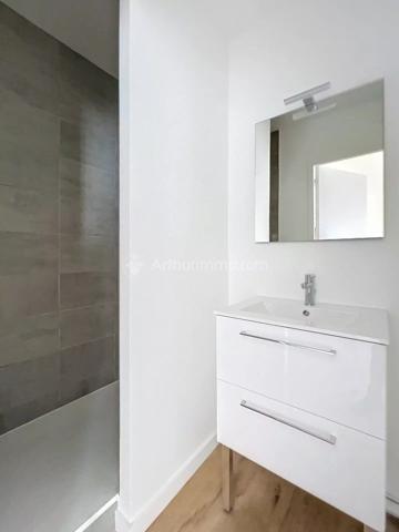 Location                                                      Appartement
                        
                     3 pièces                      62 m2                     à Clermont-Ferrand