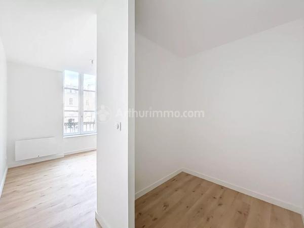 Location                                                      Appartement
                        
                     3 pièces                      62 m2                     à Clermont-Ferrand
