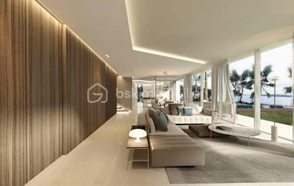 Nichée au cœur de l’un des domaines privés les plus prisés de Cannes, à deux pas du littoral, cette somptueuse villa contemporaine conjugue avec élégance luxe, design et quiétude.

Inspirée par l’architecture californienne, la propriété développe environ 500 m² habitables sur un terrain paysagé de 2245 m², offrant une vue imprenable sur la mer et l’île Sainte-Marguerite. De larges baies vitrées laissent généreusement entrer la lumière, effaçant les frontières entre intérieur et extérieur.

Distribution idéale sur plusieurs niveaux :

Rez-de-chaussée : hall d’entrée raffiné, toilettes invités, vaste séjour, salle à manger lumineuse, cuisine haut de gamme avec arrière-cuisine, deux chambres avec salles d’eau attenantes

Étage : spectaculaire suite parentale avec dressing et salle de bains, deux autres chambres en suite avec salles de douches privatives

Sous-sol : garage pour 4 véhicules, salon TV, hammam, salle de sport entièrement équipée, buanderie, toilettes, chambre de service avec salle de douche, et salle de massage

Cette propriété d’exception bénéficie également :

d’un ascenseur desservant tous les étages

d’une climatisation centralisée

d’une piscine à débordement chauffée à effet miroir

Son architecture aux lignes épurées, ses volumes généreux et ses prestations haut de gamme incarnent l’art de vivre californien au cœur de la Côte d’Azur.

Photos complémentaires sur demande

ENGLISH – Contemporary Sea View Villa – Private Estate in Cannes
Set in one of Cannes' most exclusive private estates, just steps from the coastline, this stunning contemporary villa offers a rare blend of luxury, modern design, and absolute serenity.

Inspired by Californian architecture, the residence boasts approximately 500 sqm of living space on a beautifully landscaped 2245 sqm plot, with breathtaking views over the sea and the Sainte-Marguerite Island. Floor-to-ceiling windows flood the interiors with natural light, creating a seamless connection between indoor and outdoor living.

Thoughtfully designed across several levels:

Ground floor: elegant entrance hall, guest WC, spacious living room, bright dining area, fully fitted kitchen with utility room, two en-suite bedrooms

First floor: luxurious master suite with walk-in wardrobe and en-suite bathroom, plus two additional en-suite bedrooms

Lower level: garage for up to 4 cars, TV lounge, hammam, fully equipped gym, laundry room, additional WC, staff bedroom with shower room, and a private massage room

The villa also features:

a lift serving all floors

central air conditioning

a heated infinity mirror pool

With its clean architectural lines, expansive sunlit interiors, and refined finishes, this home perfectly embodies the Californian lifestyle on the French Riviera.

Additional photos available on request