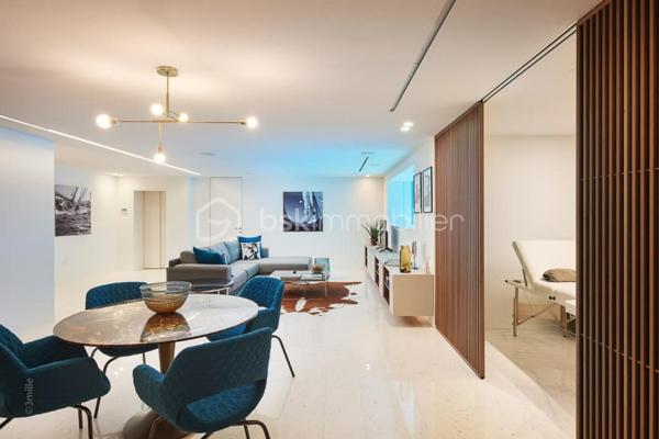 Nichée au cœur de l’un des domaines privés les plus prisés de Cannes, à deux pas du littoral, cette somptueuse villa contemporaine conjugue avec élégance luxe, design et quiétude.

Inspirée par l’architecture californienne, la propriété développe environ 500 m² habitables sur un terrain paysagé de 2245 m², offrant une vue imprenable sur la mer et l’île Sainte-Marguerite. De larges baies vitrées laissent généreusement entrer la lumière, effaçant les frontières entre intérieur et extérieur.

Distribution idéale sur plusieurs niveaux :

Rez-de-chaussée : hall d’entrée raffiné, toilettes invités, vaste séjour, salle à manger lumineuse, cuisine haut de gamme avec arrière-cuisine, deux chambres avec salles d’eau attenantes

Étage : spectaculaire suite parentale avec dressing et salle de bains, deux autres chambres en suite avec salles de douches privatives

Sous-sol : garage pour 4 véhicules, salon TV, hammam, salle de sport entièrement équipée, buanderie, toilettes, chambre de service avec salle de douche, et salle de massage

Cette propriété d’exception bénéficie également :

d’un ascenseur desservant tous les étages

d’une climatisation centralisée

d’une piscine à débordement chauffée à effet miroir

Son architecture aux lignes épurées, ses volumes généreux et ses prestations haut de gamme incarnent l’art de vivre californien au cœur de la Côte d’Azur.

Photos complémentaires sur demande

ENGLISH – Contemporary Sea View Villa – Private Estate in Cannes
Set in one of Cannes' most exclusive private estates, just steps from the coastline, this stunning contemporary villa offers a rare blend of luxury, modern design, and absolute serenity.

Inspired by Californian architecture, the residence boasts approximately 500 sqm of living space on a beautifully landscaped 2245 sqm plot, with breathtaking views over the sea and the Sainte-Marguerite Island. Floor-to-ceiling windows flood the interiors with natural light, creating a seamless connection between indoor and outdoor living.

Thoughtfully designed across several levels:

Ground floor: elegant entrance hall, guest WC, spacious living room, bright dining area, fully fitted kitchen with utility room, two en-suite bedrooms

First floor: luxurious master suite with walk-in wardrobe and en-suite bathroom, plus two additional en-suite bedrooms

Lower level: garage for up to 4 cars, TV lounge, hammam, fully equipped gym, laundry room, additional WC, staff bedroom with shower room, and a private massage room

The villa also features:

a lift serving all floors

central air conditioning

a heated infinity mirror pool

With its clean architectural lines, expansive sunlit interiors, and refined finishes, this home perfectly embodies the Californian lifestyle on the French Riviera.

Additional photos available on request