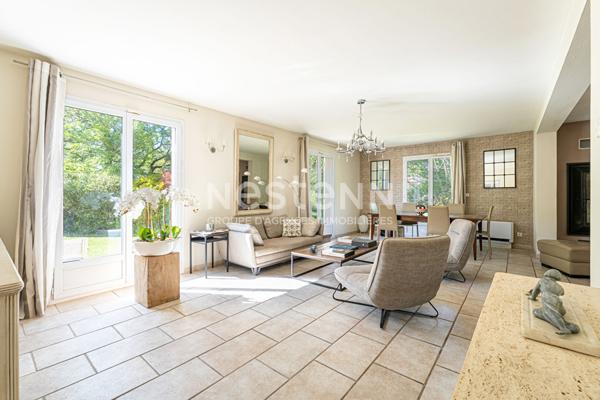 Maison Bouc Bel Air 7 pièces 202.45 m2, bastide provençale, 5 chambres, double séjour, cuisine indépendante, piscine, terrain de 2000m², calme, proche IBS