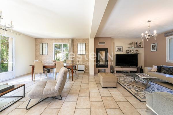 Maison Bouc Bel Air 7 pièces 202.45 m2, bastide provençale, 5 chambres, double séjour, cuisine indépendante, piscine, terrain de 2000m², calme, proche IBS