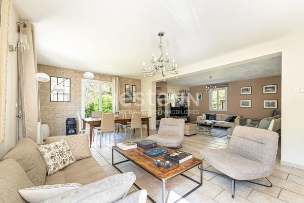 Maison Bouc Bel Air 7 pièces 202.45 m2, bastide provençale, 5 chambres, double séjour, cuisine indépendante, piscine, terrain de 2000m², calme, proche IBS