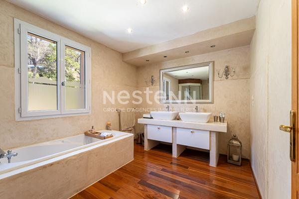Maison Bouc Bel Air 7 pièces 202.45 m2, bastide provençale, 5 chambres, double séjour, cuisine indépendante, piscine, terrain de 2000m², calme, proche IBS