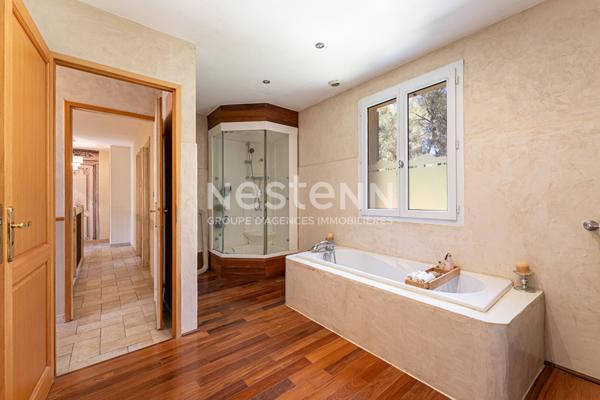 Maison Bouc Bel Air 7 pièces 202.45 m2, bastide provençale, 5 chambres, double séjour, cuisine indépendante, piscine, terrain de 2000m², calme, proche IBS