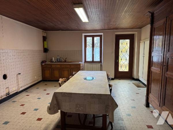 Maison avec 3 chambres dans bourg.