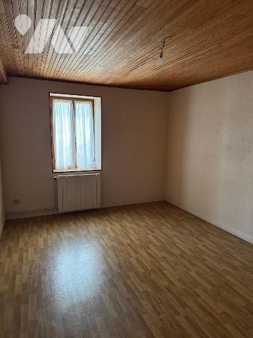 Maison avec 3 chambres dans bourg.