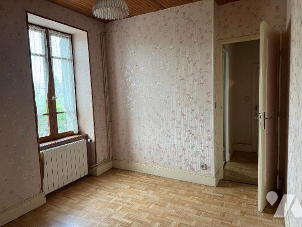 Maison avec 3 chambres dans bourg.