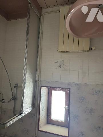 Maison avec 3 chambres dans bourg.