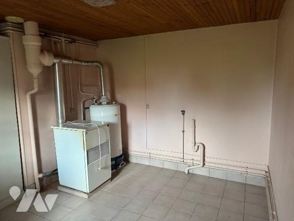 Maison avec 3 chambres dans bourg.