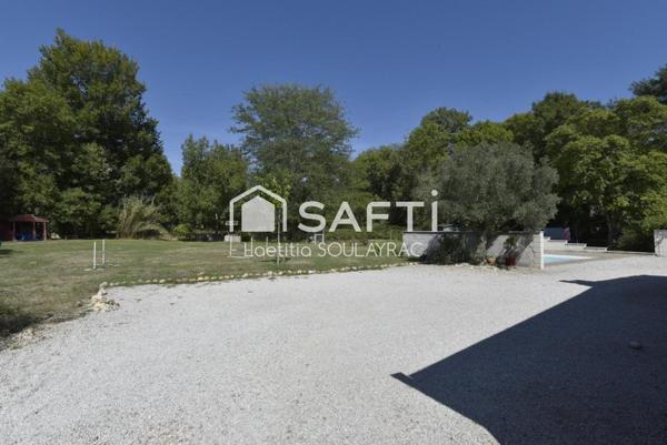 Belle propriété de 205 m² située à proximité du centre et des grands axes.