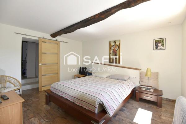 Belle propriété de 205 m² située à proximité du centre et des grands axes.